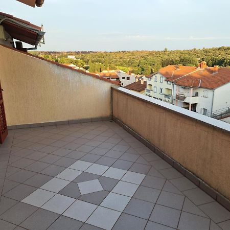 Helena Apartment Pula Bagian luar foto