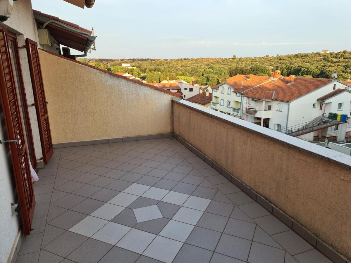 Helena Apartment Pula Bagian luar foto