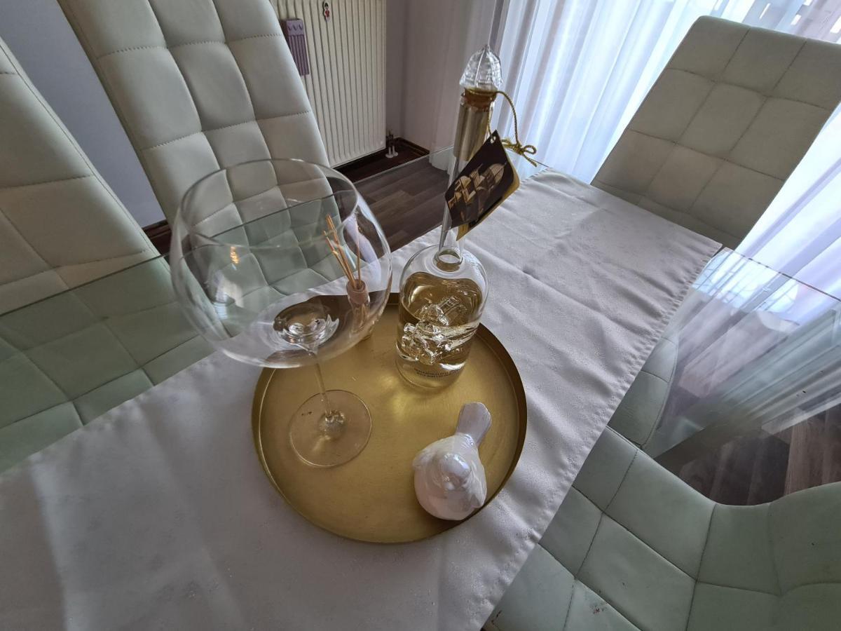 Helena Apartment Pula Bagian luar foto