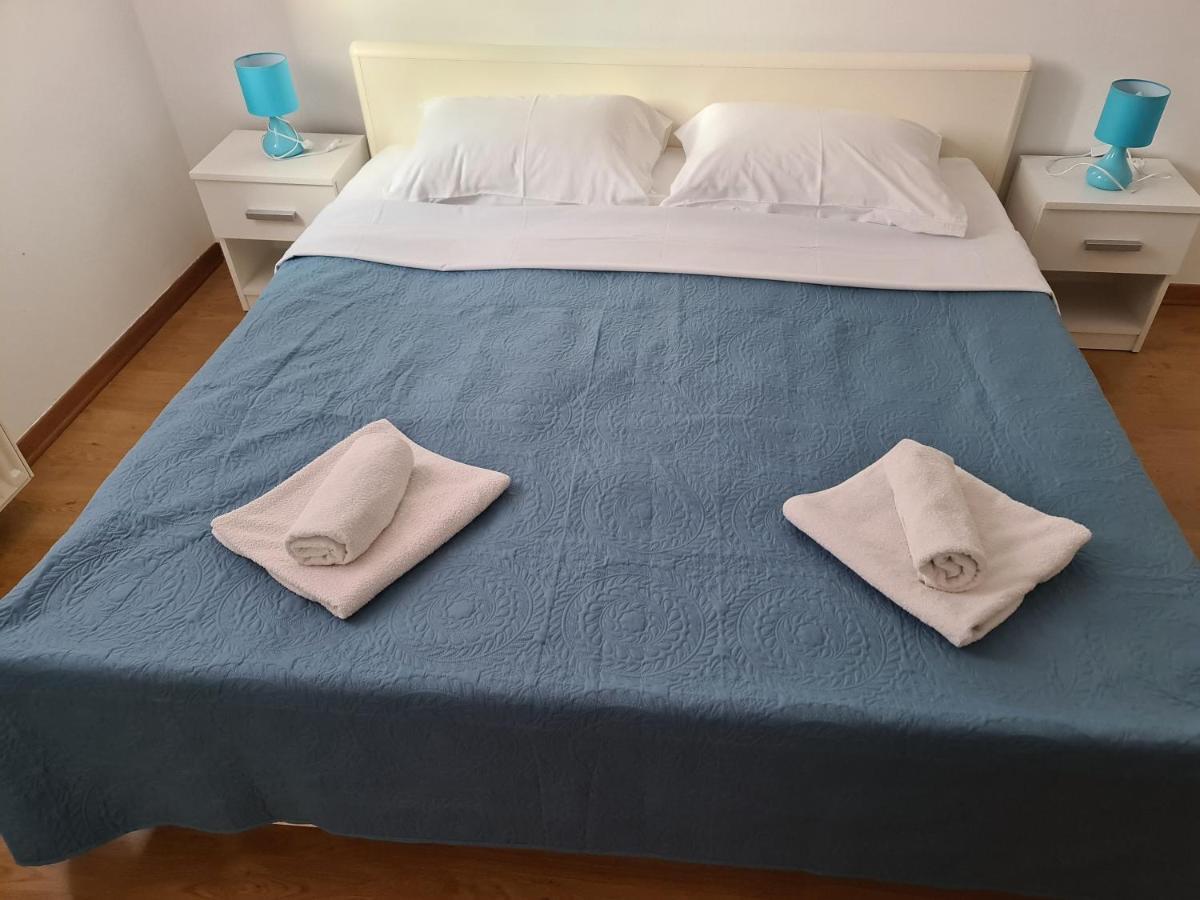 Helena Apartment Pula Bagian luar foto