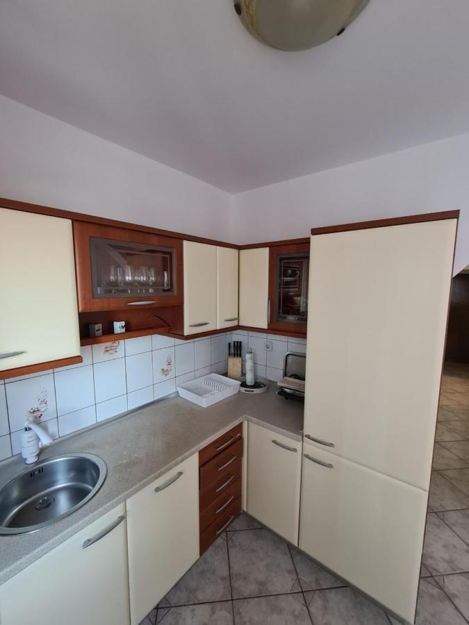 Helena Apartment Pula Bagian luar foto